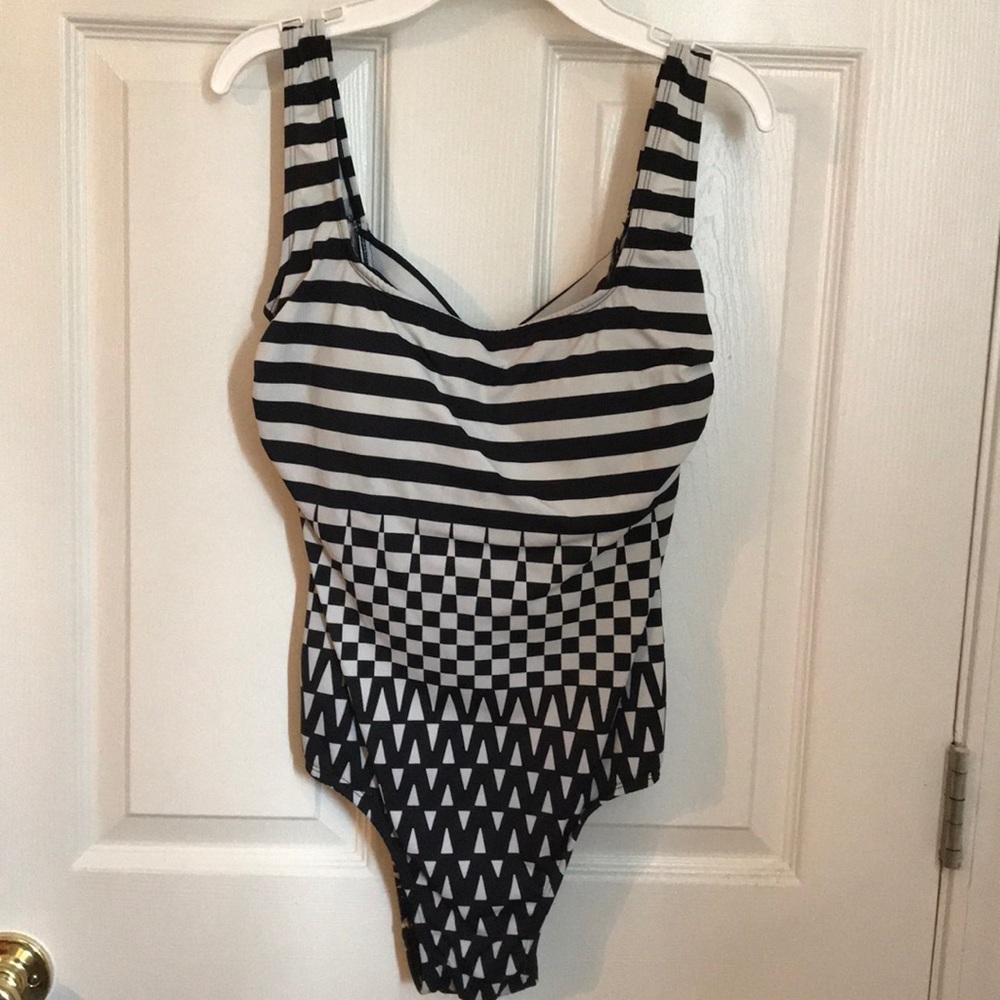 Swim suit